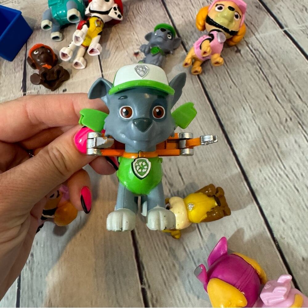 Paw Patrol Lot of Assorted Figures - Picture 5 of 6